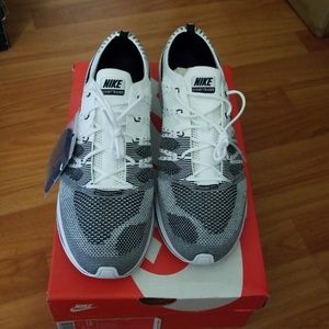 Nike Flyknit Trainer White/Black